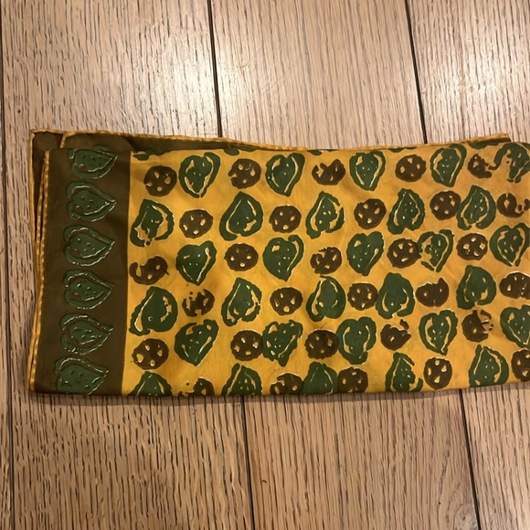Vera Neumann Vintage Silk Scarf - Picture 2 of 4